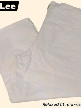 Lee Women's White Relaxed Fit Mid-Rise Capri